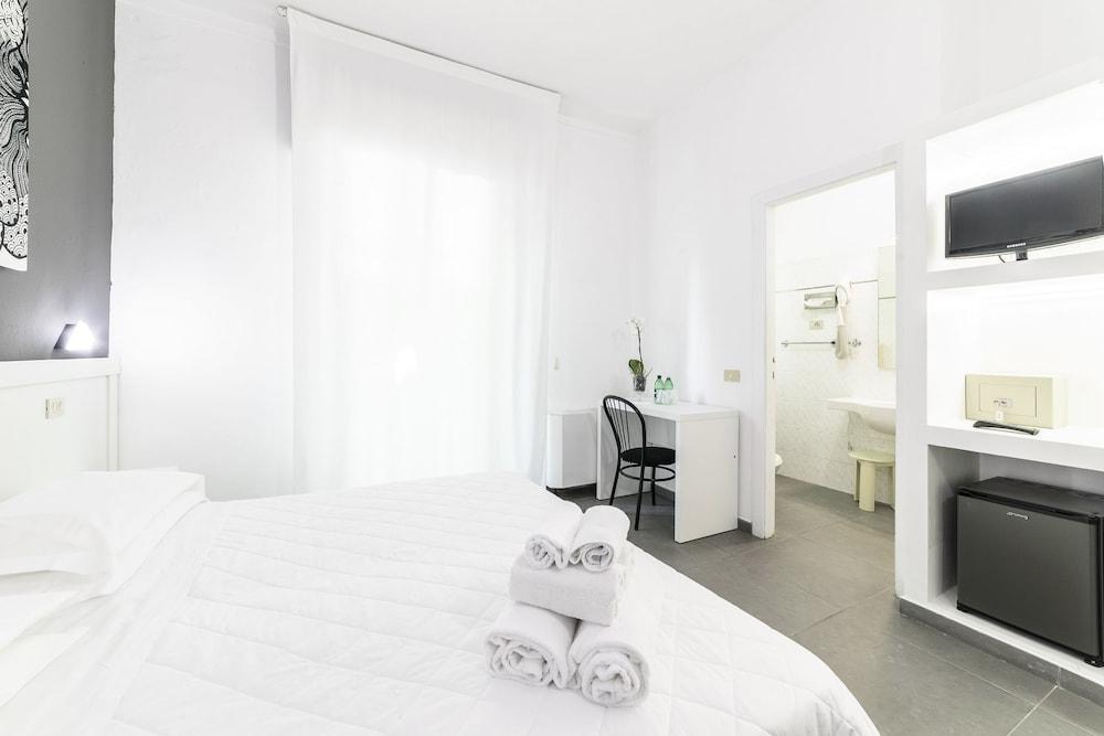 Hotel La Bussola Марина ди Маса Екстериор снимка