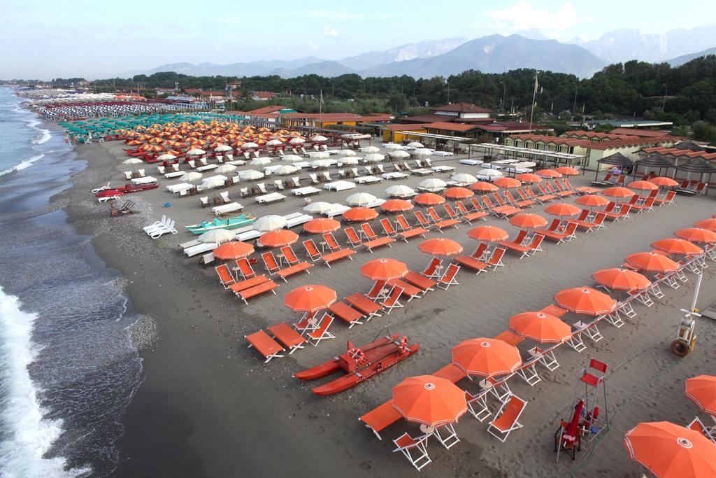Hotel La Bussola Марина ди Маса Екстериор снимка
