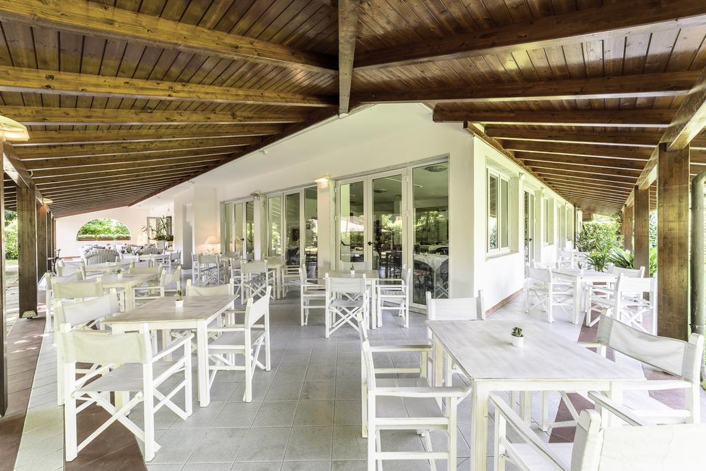 Hotel La Bussola Марина ди Маса Екстериор снимка
