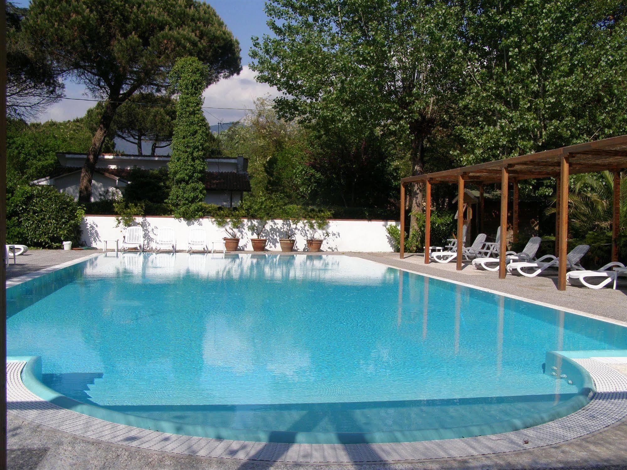 Hotel La Bussola Марина ди Маса Екстериор снимка